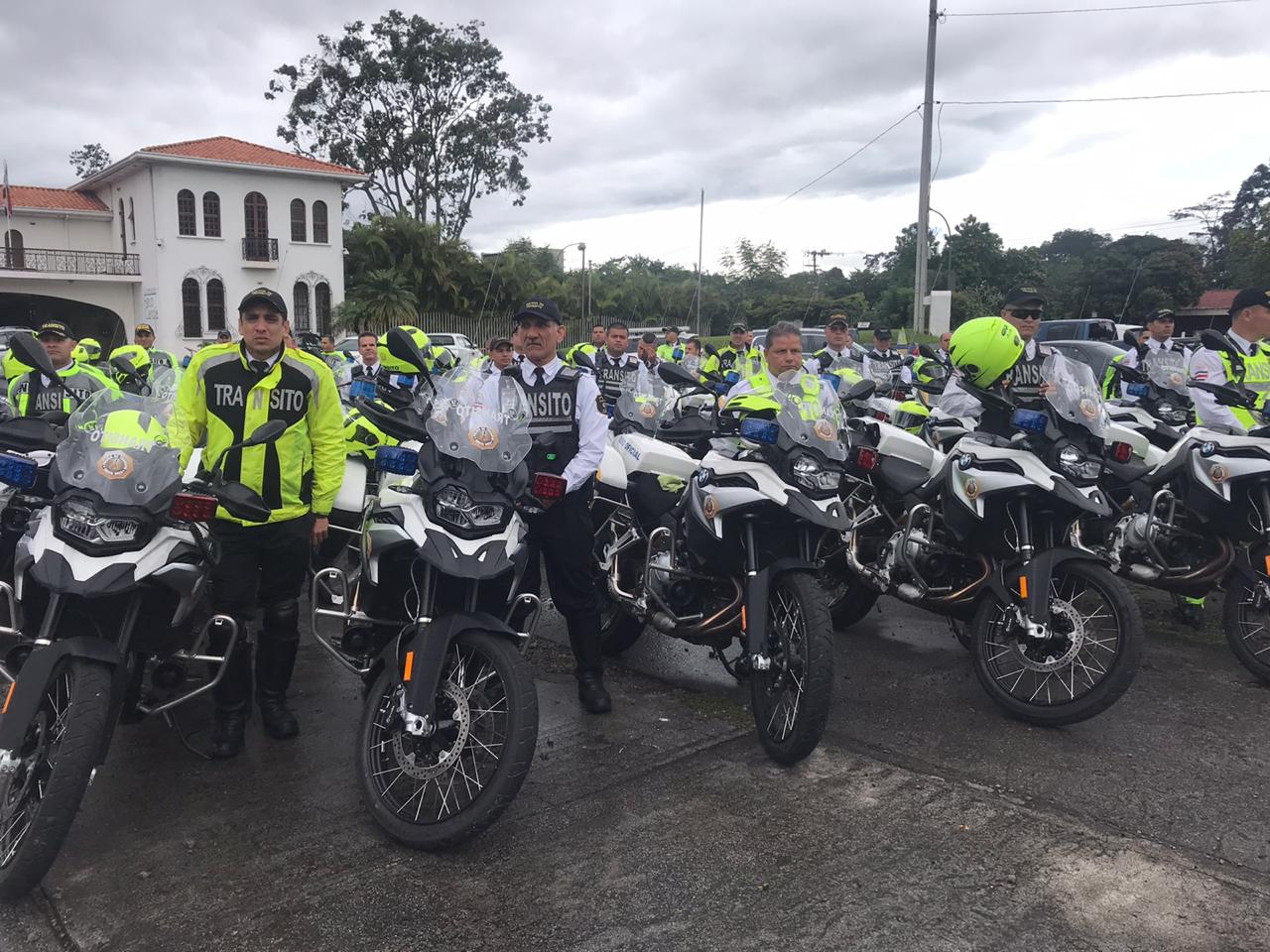Cosevi entrega 110 nuevas motos a Policía de Tránsito para operativos de fin de año