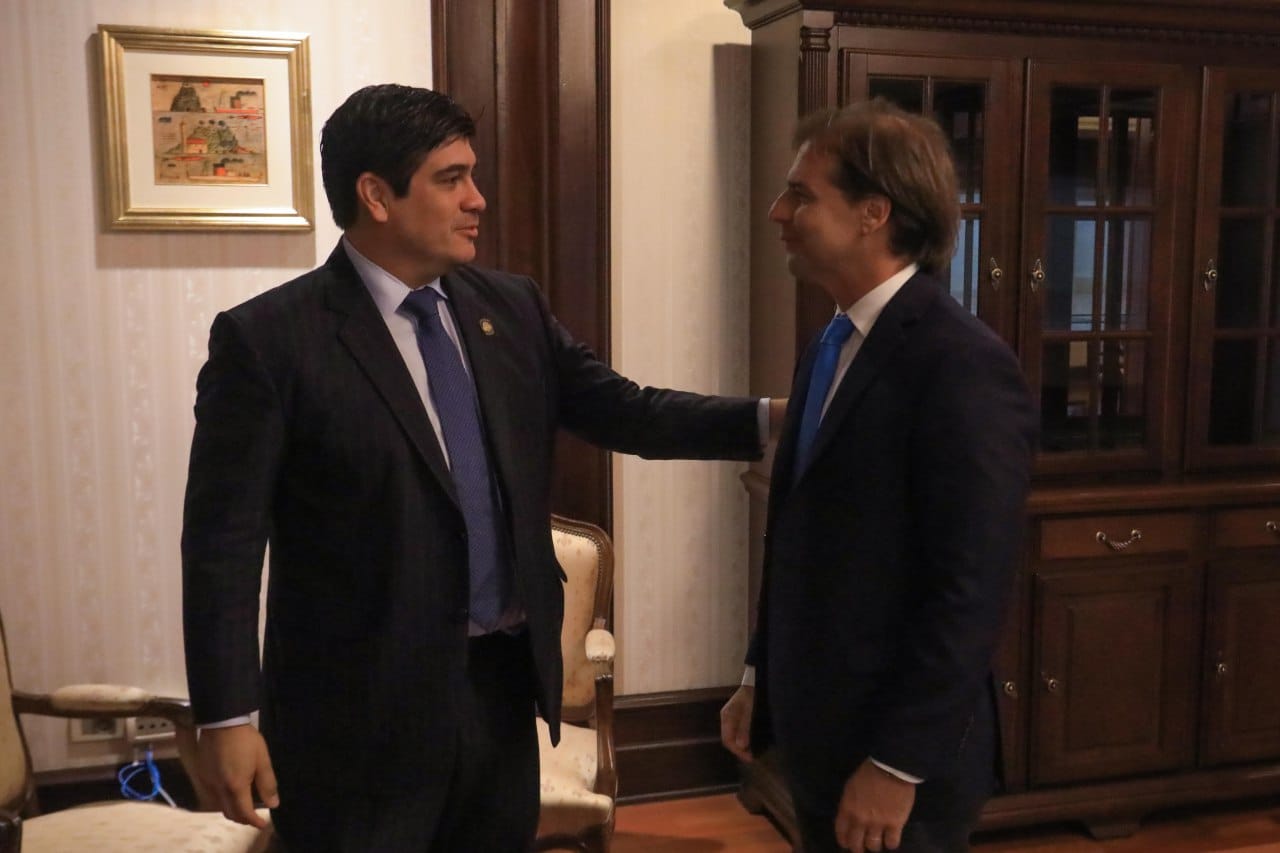 Presidente culmina gira en Uruguay desde donde viajará hacia España