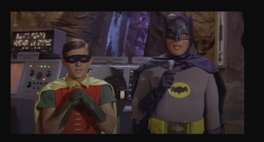 ¡Bang! ¡Pow! Traje del Batman de Adam West será subastado en Los Ángeles por un mínimo de $150 mil