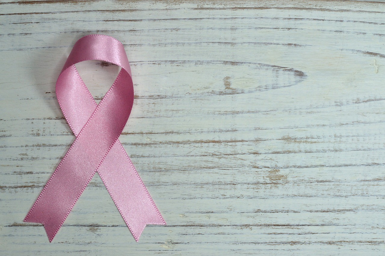 Campaña busca crear conciencia sobre el cáncer de mama con bailes en TikTok