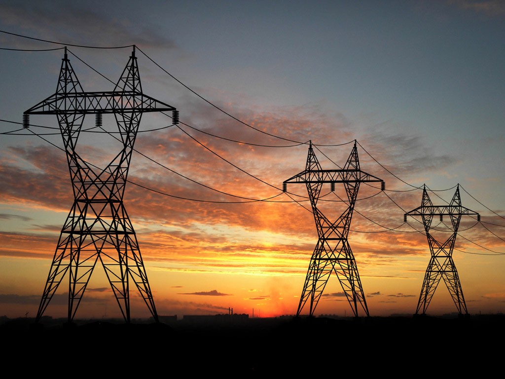 Industriales celebran rebaja de tarifas eléctricas para su sector
