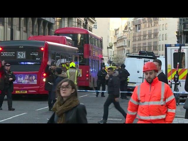 Varias personas heridas y un hombre detenido por ataque en London Bridge