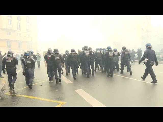 Fuertes disturbios en París en primer aniversario de los chalecos amarillos