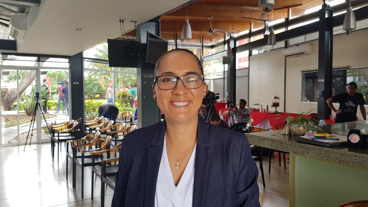 Entrenadora Amelia Valverde será comentarista del Mundial de Catar con Telemundo