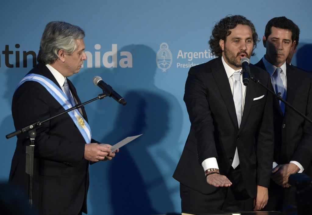 Argentina apura medidas para buscar salida a la peor crisis desde 2001