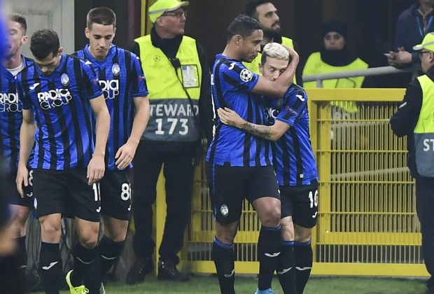Atalanta le mete una “manito” al AC Milan y sigue soñando con la Champions