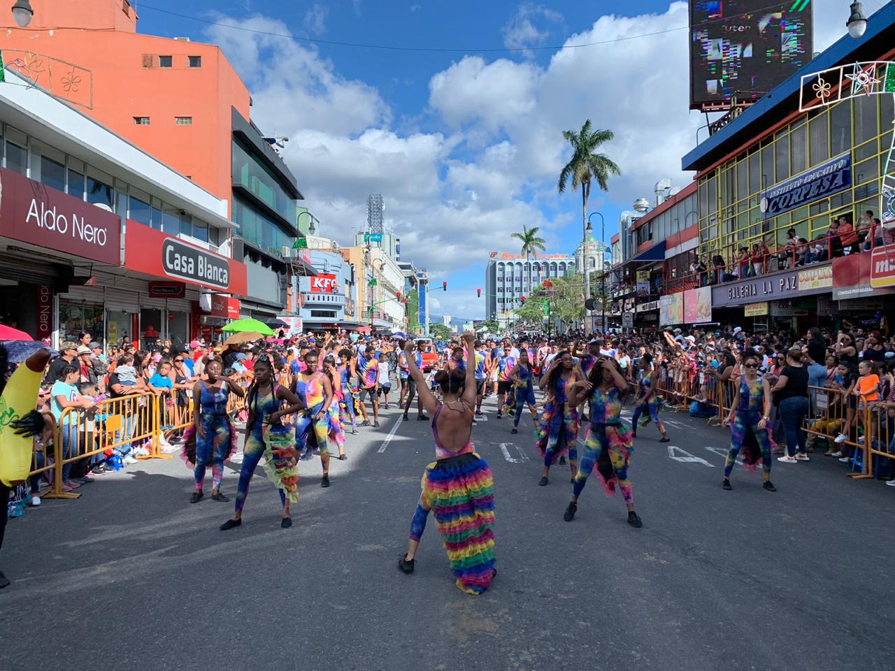 A puro sol y diversión, San José cae rendido ante el Carnaval Nacional