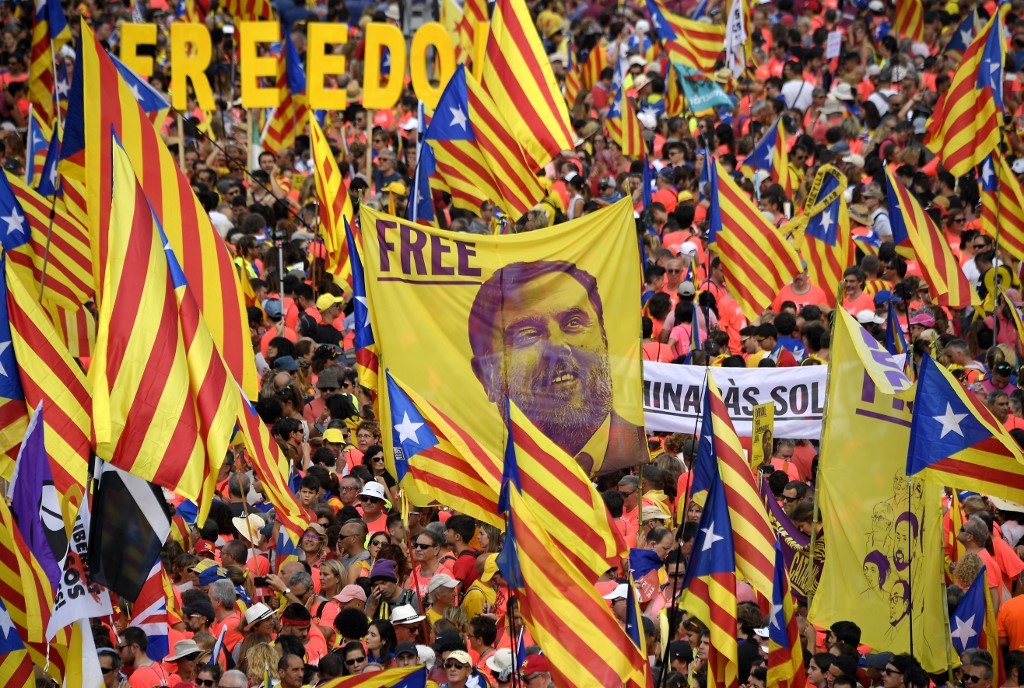 Independentistas catalanes piden liberación de líder tras fallo de justicia europea
