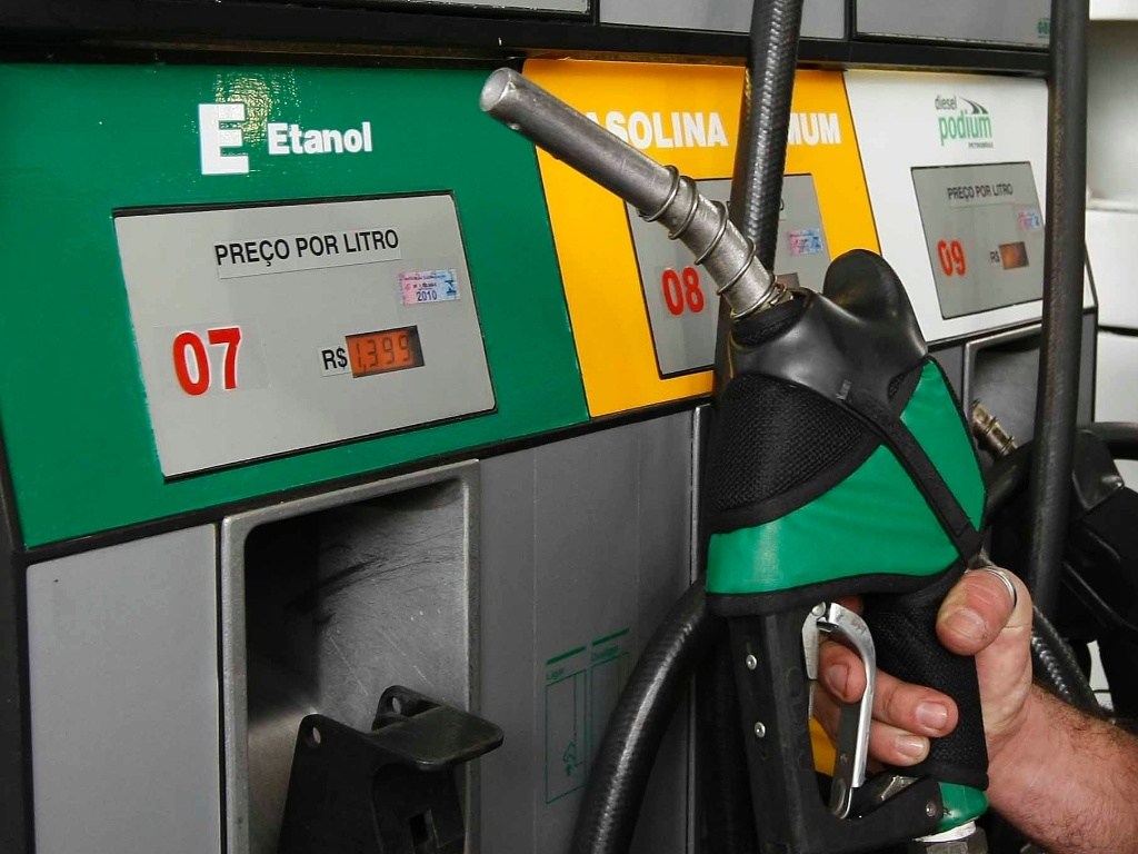 Autoridades plantean introducción de 8% de etanol nacional a gasolinas para el 2022