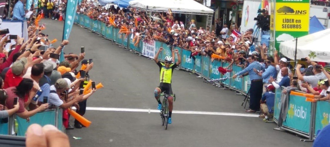 Ecuatoriano Harold López gana octava etapa de la Vuelta, tico Daniel Bonilla no suelta el liderato