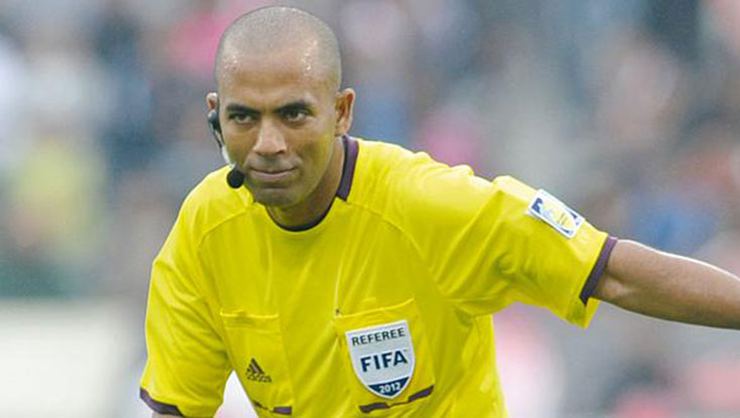 Suspenden de por vida a árbitro que se inventó tres penales en un partido en Marruecos