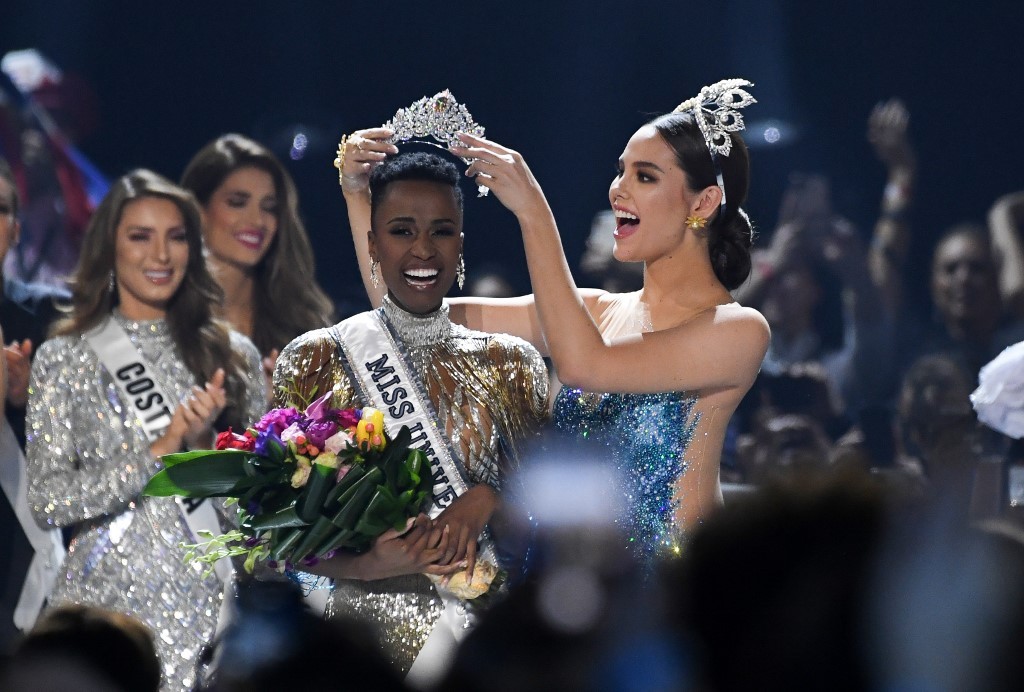 La reina de belleza de Sudáfrica es la nueva Miss Universo