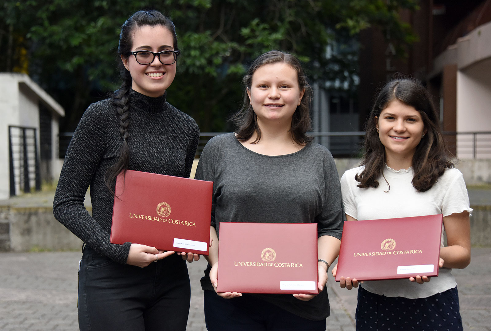 Mujeres logran las 5 mejores notas de admisión de la UCR