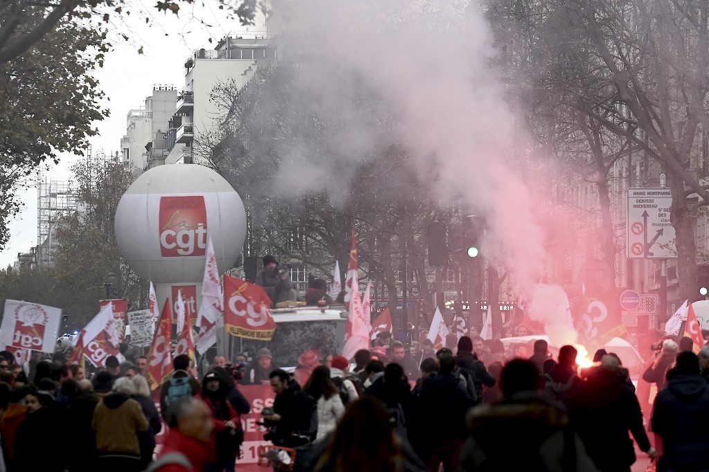 Huelga contra reforma a pensiones se alarga en Francia con el transporte público paralizado