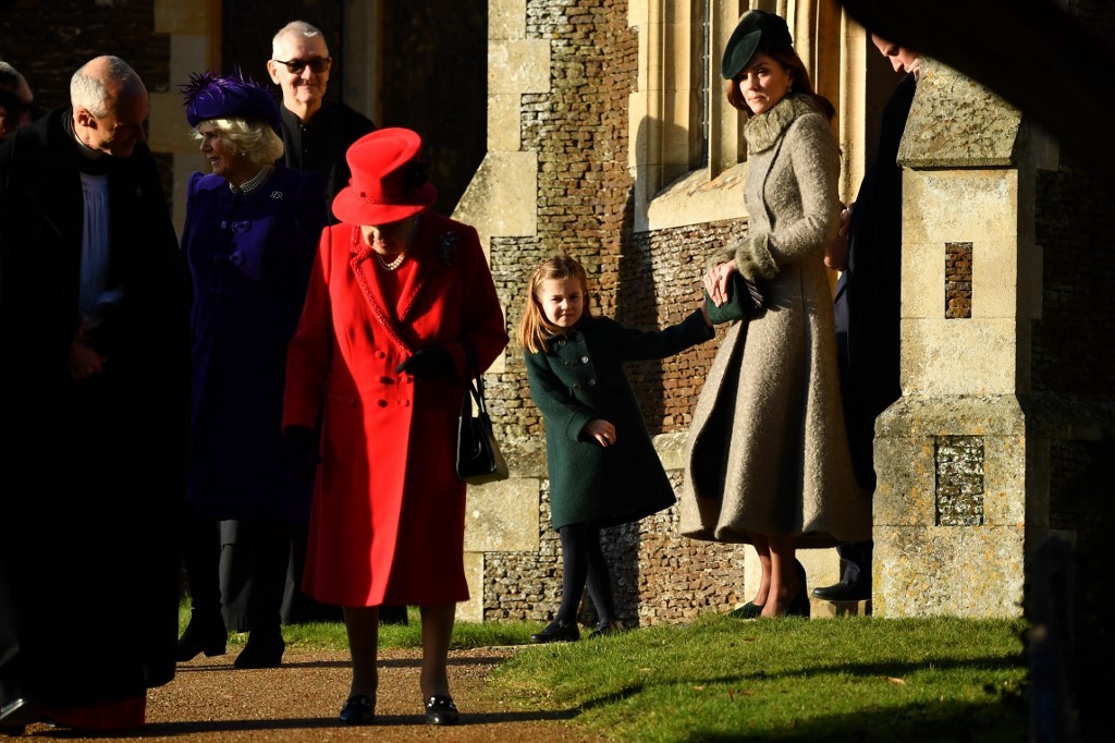 Reina Isabel II celebra el “compromiso” de los jóvenes ante el cambio climático