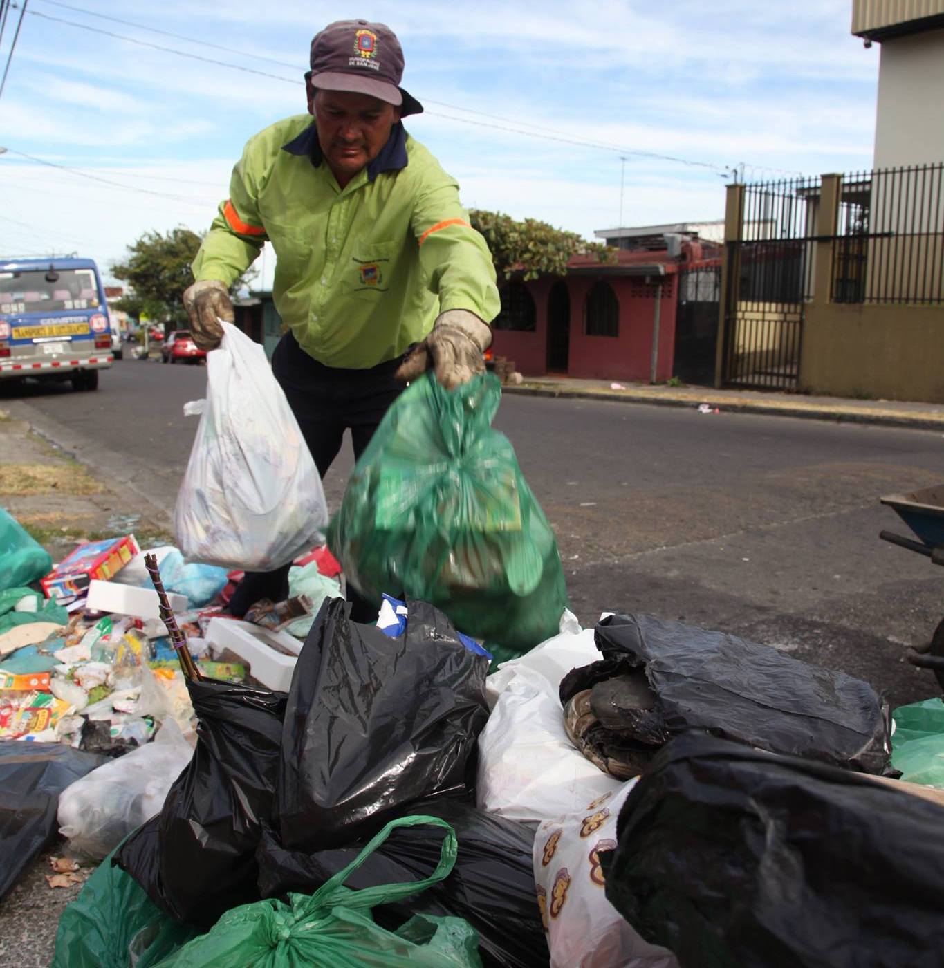 En el 2018, país generó tantos residuos como para llenar 21 veces el Estadio Nacional