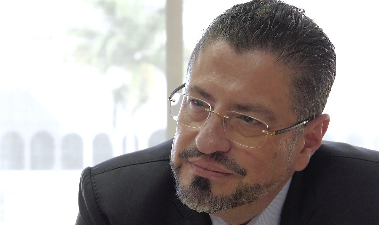 Exministro Rodrigo Chaves amarra apoyo de 3 nuevos partidos y rechaza buscar diputación