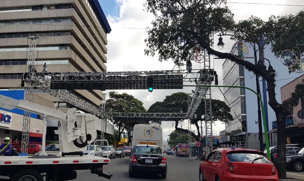 ¡Tome precauciones! Municipalidad inició colocación de tarimas en Paseo Colón para el Festival de Luz