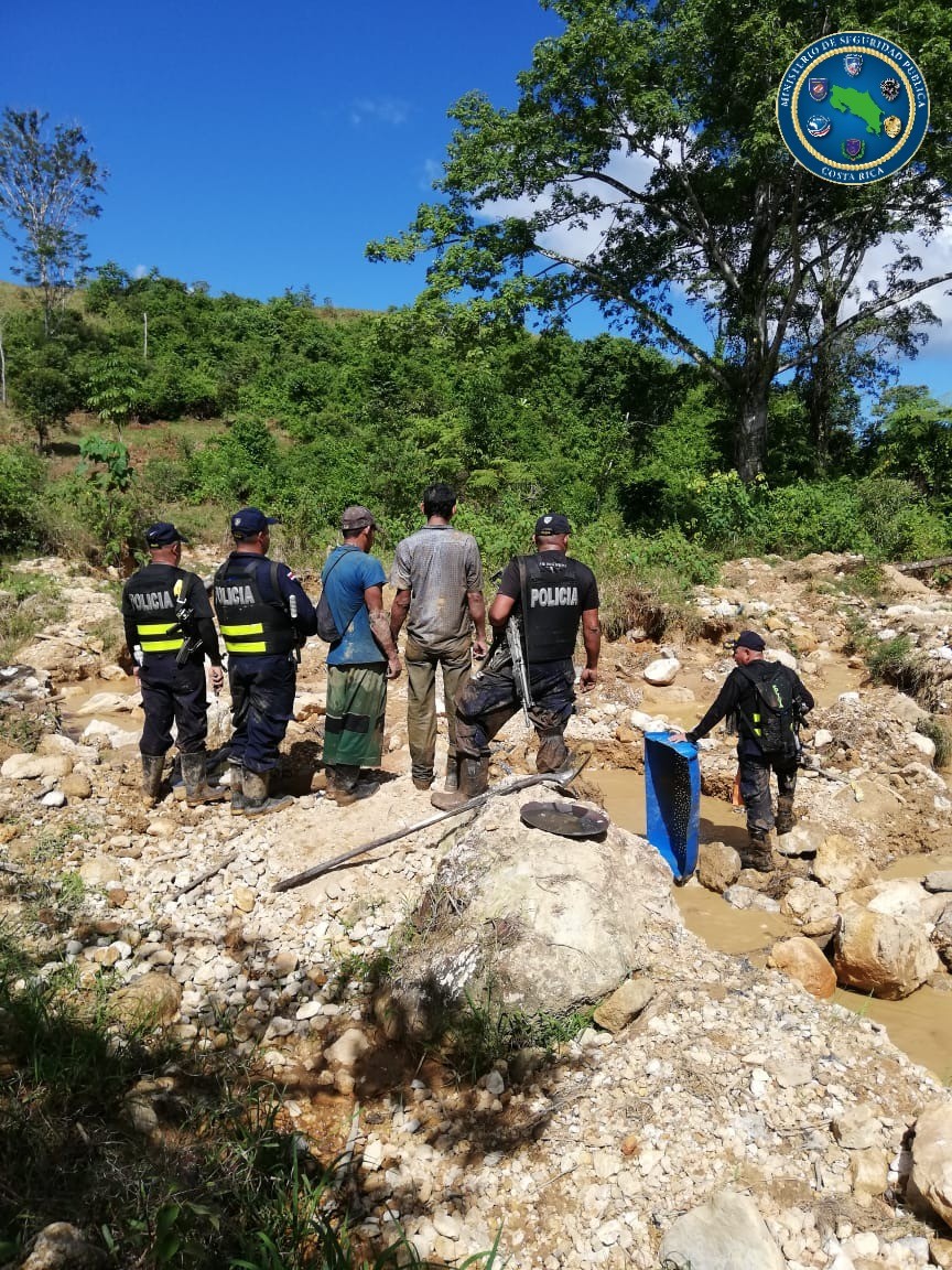 Autoridades detienen a siete sospechosos de realizar minería ilegal en Crucitas
