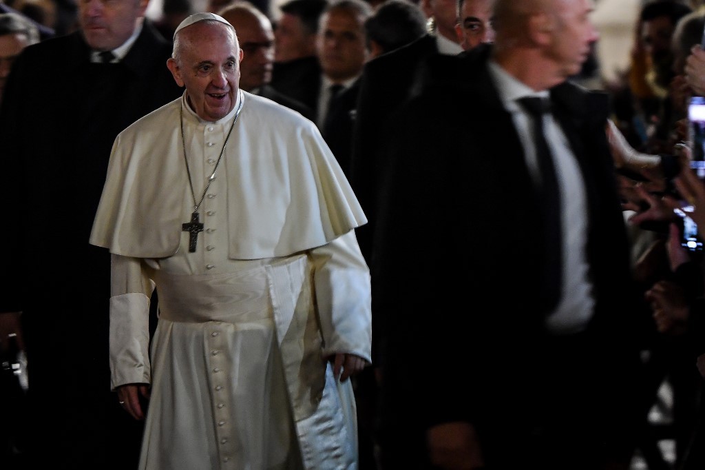 Papa Francisco pide disculpas por reacción ante una feligresa “insistente”