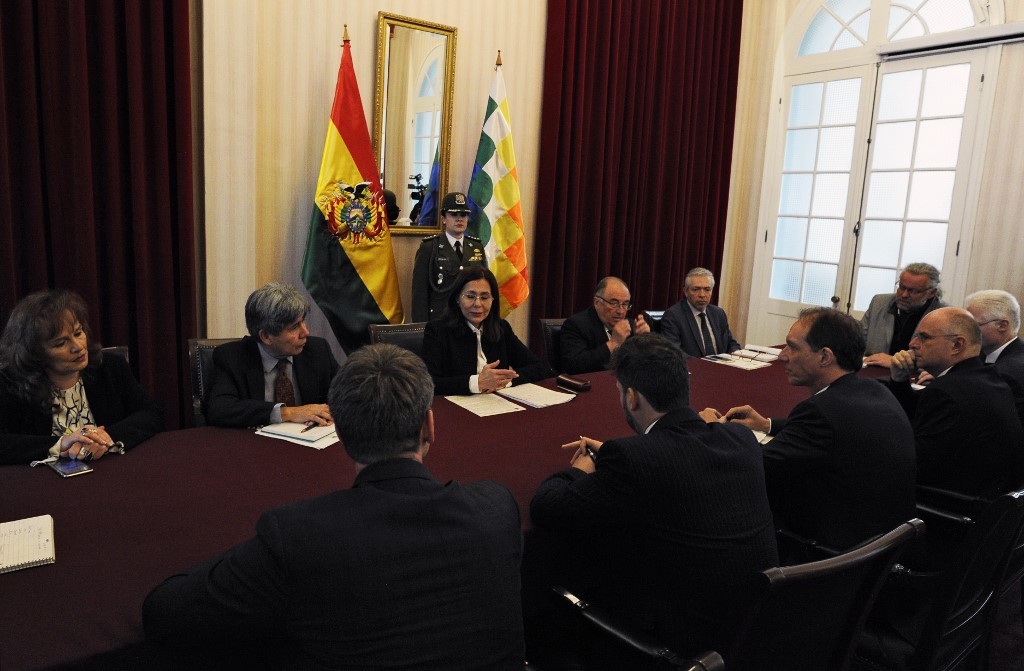 Dejan Bolivia guardias españoles ligados a incidente en embajada de México