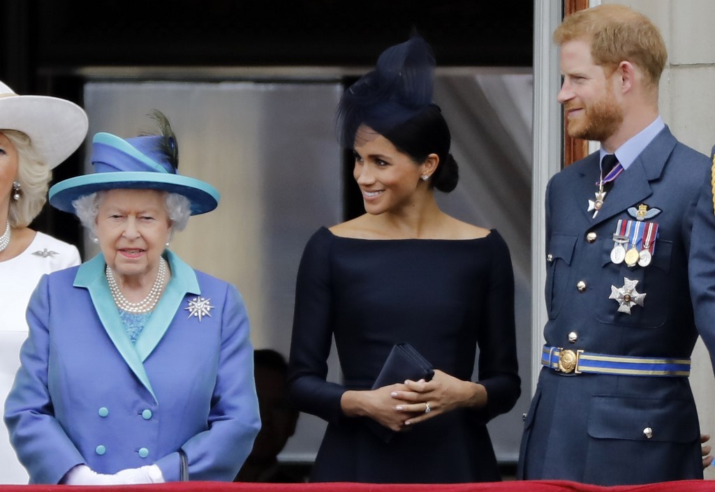 La reina Isabel II establece un período de “transición” hacia la nueva vida de Enrique y Meghan
