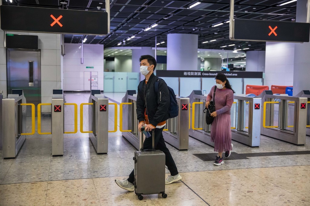 China restringe viajes y endurece medidas para luchar contra el virus