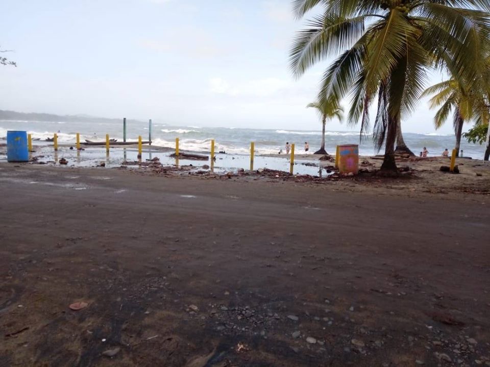 Fuerte oleaje y vientos en el Caribe se mantendrán hasta el miércoles