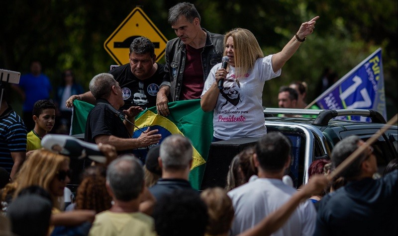 Exesposa de Bolsonaro es investigada en caso de desvío de dinero