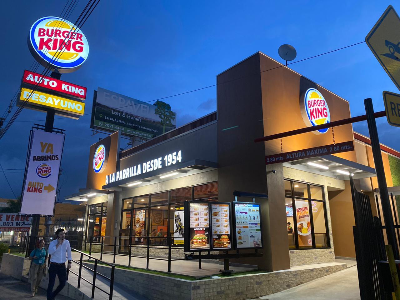 Con seis aperturas Burger King se acerca al número de restaurantes antes del cierre de 2015