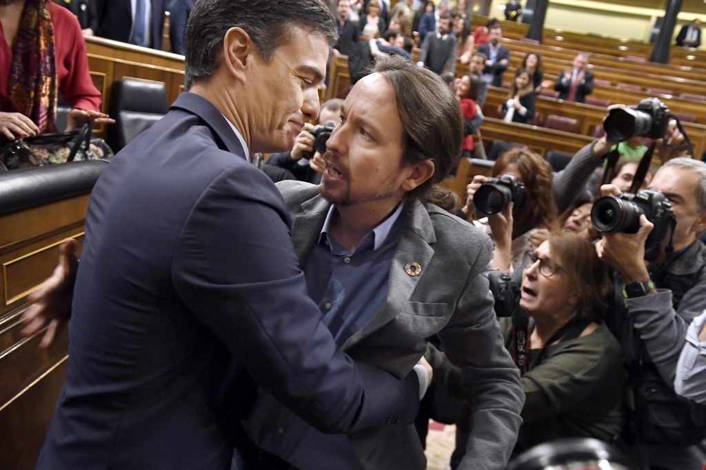 Sánchez empieza a formar gobierno en España y confirma a Iglesias de vicepresidente