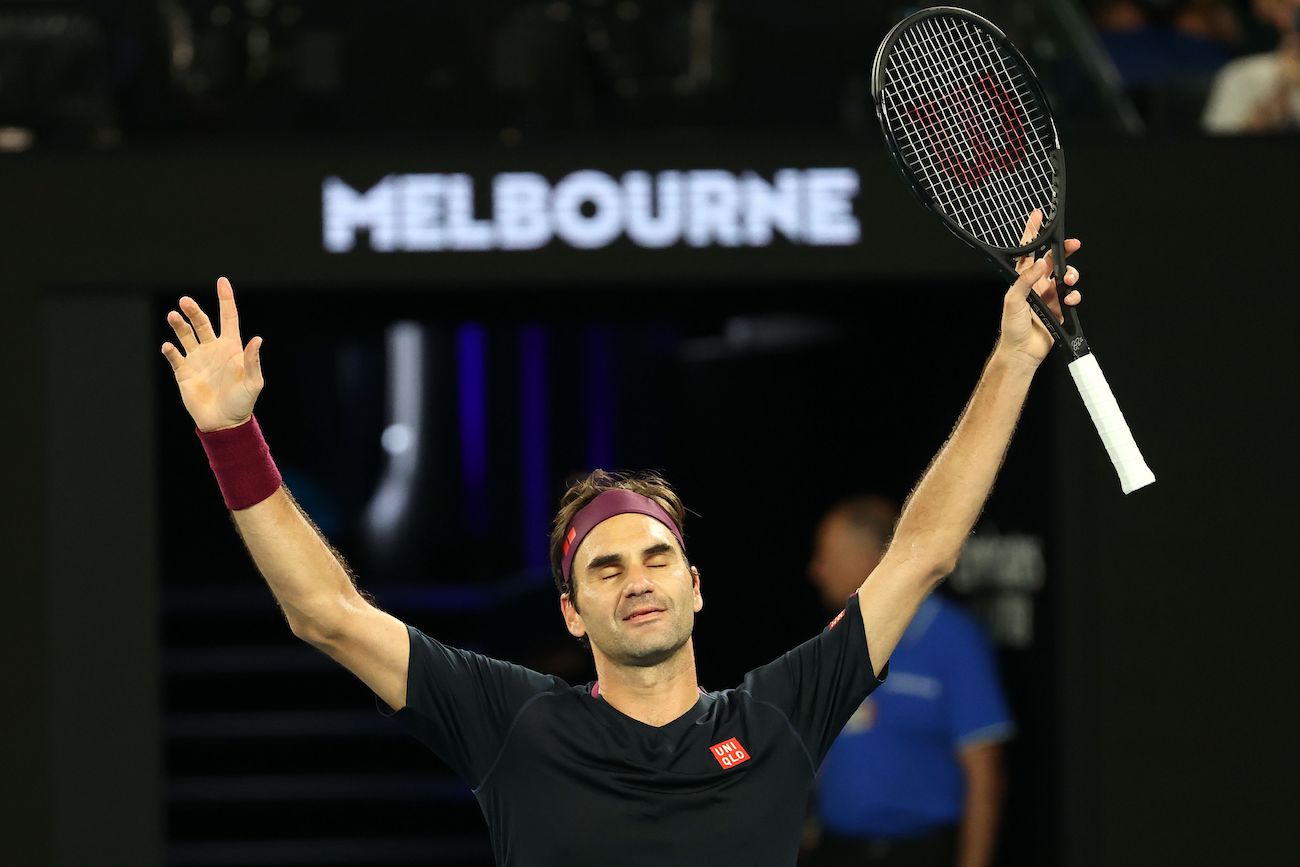 Federer sobrevive a un duro partido a 5 sets para pasar a octavos en Australia