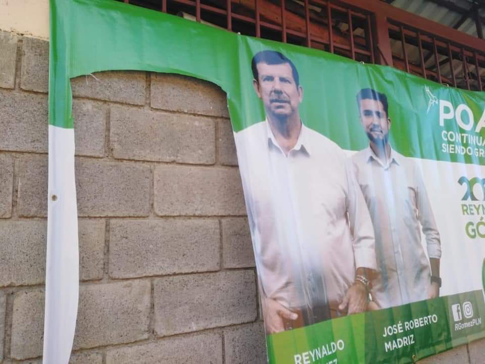 Candidata del PLN denuncia que cortaron su imagen de valla publicitaria en Poás