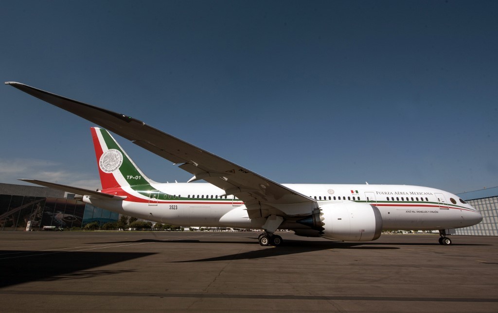 Presidente de México evalúa “rifar” avión presidencial