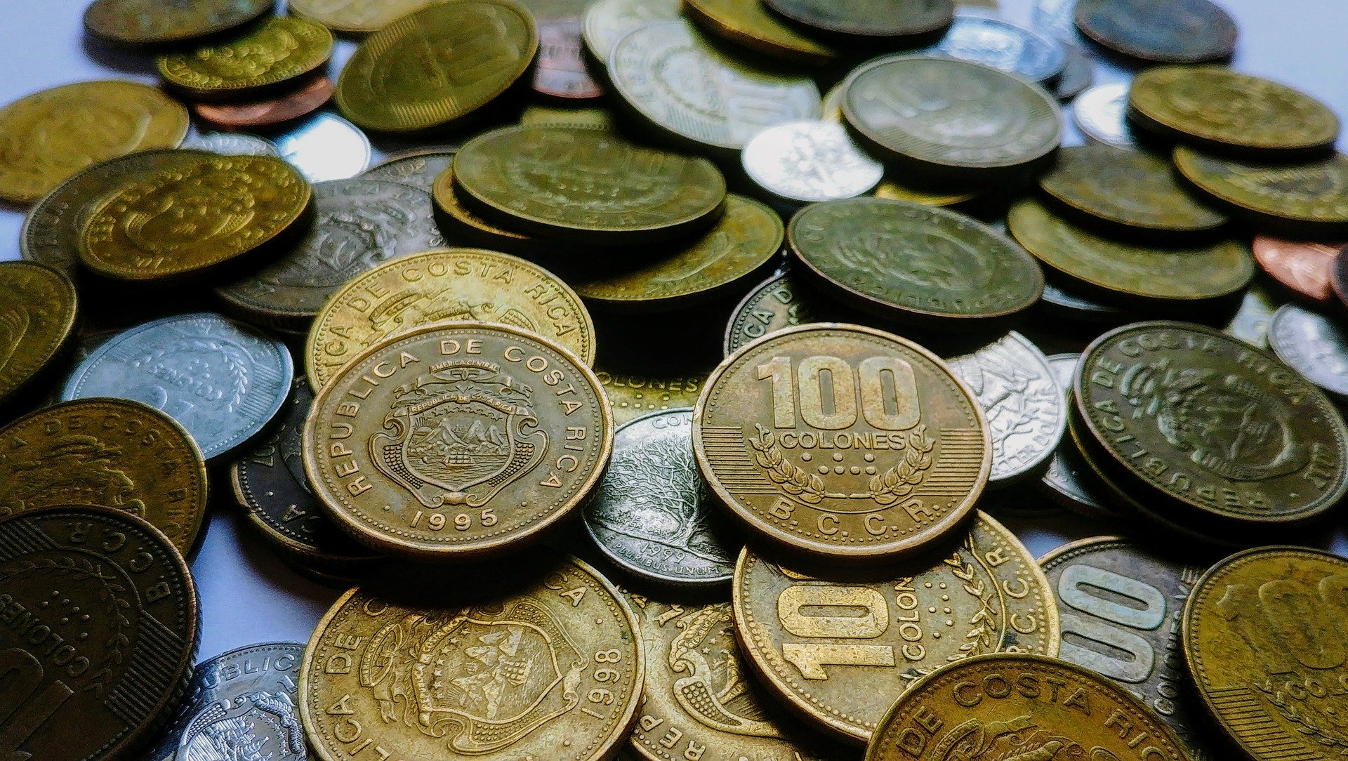 Costa Rica reporta faltante de monedas de ¢10 y ¢100; comercio sufre impacto