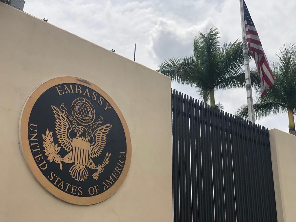 Preste atención al horario de la Embajada de EE.UU. en estos días