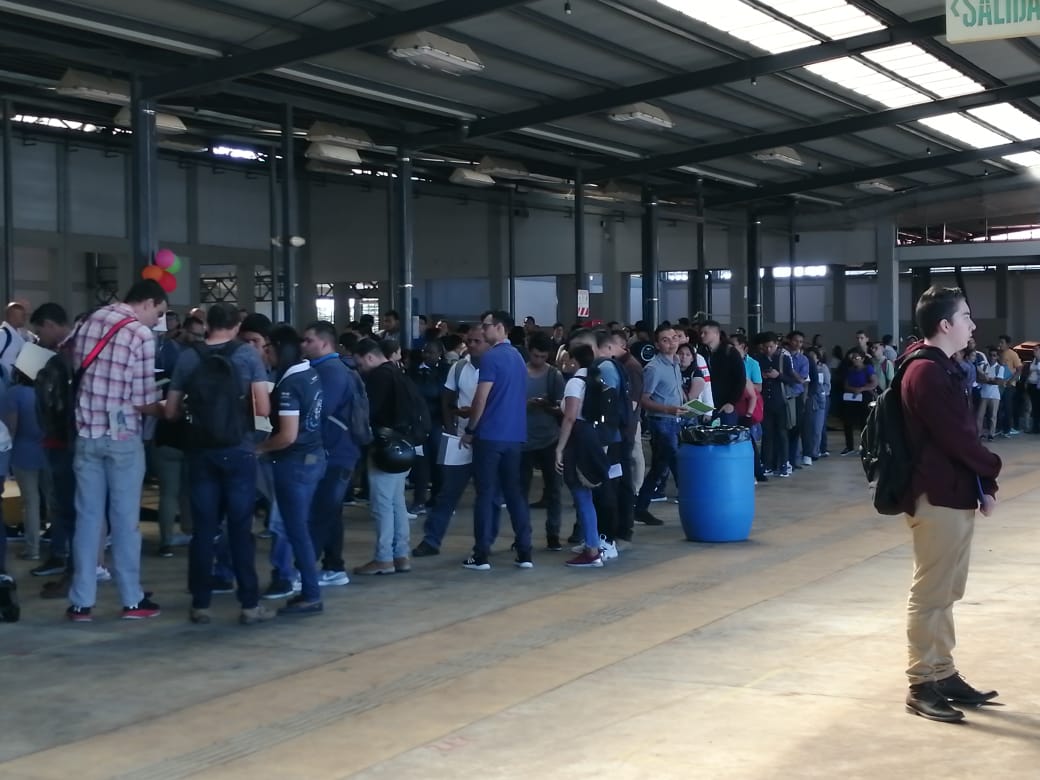 Feria ofrece 150 empleos en nuevo Walmart en Heredia; 3 mil personas entregaron su currículum