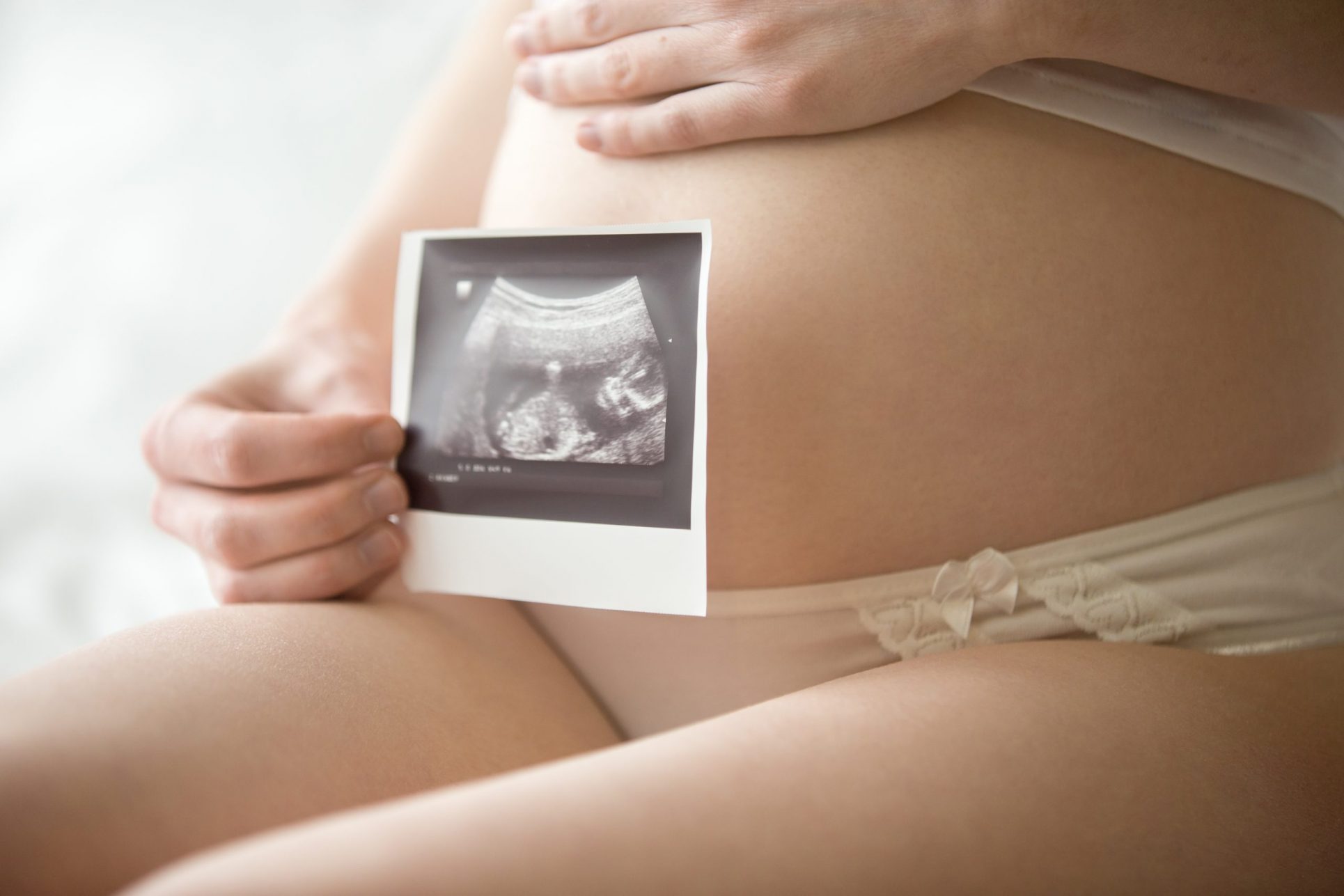 Contra la violencia obstétrica: diputados aprueban 8 derechos para embarazadas