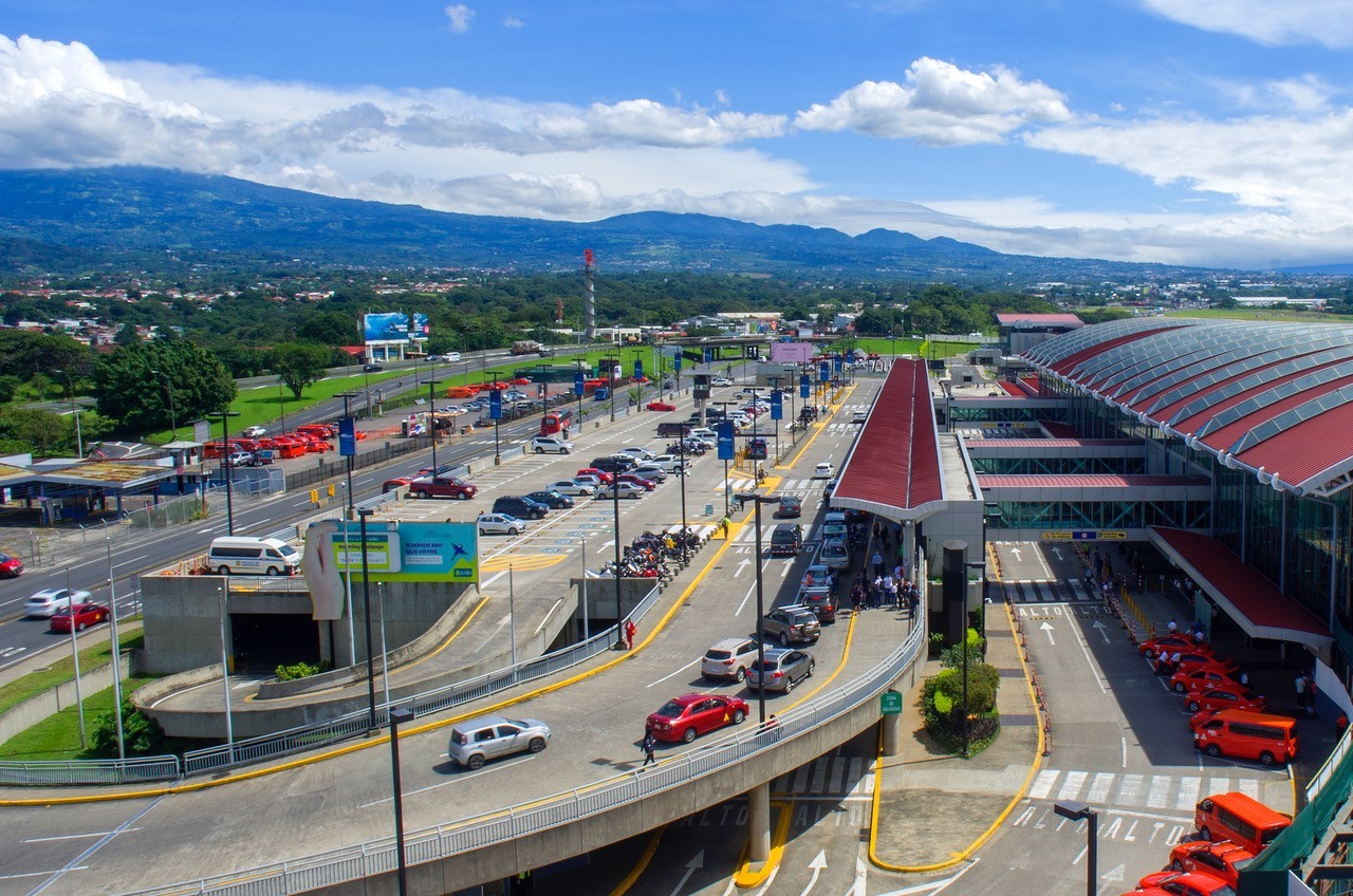 Costa Rica abrirá aeropuertos el 1 de agosto para turistas de países con bajo contagio
