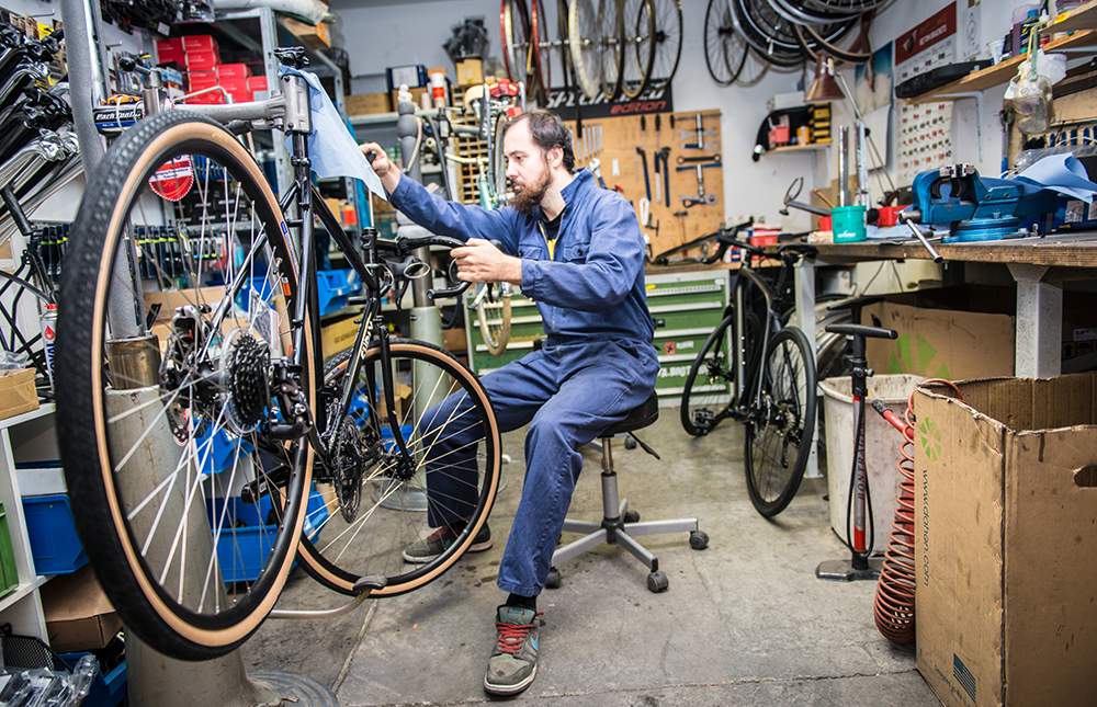¿Tiene su bici guardada llena de polvo? Bicitón le ofrece arreglarla y estimular el transporte alternativo