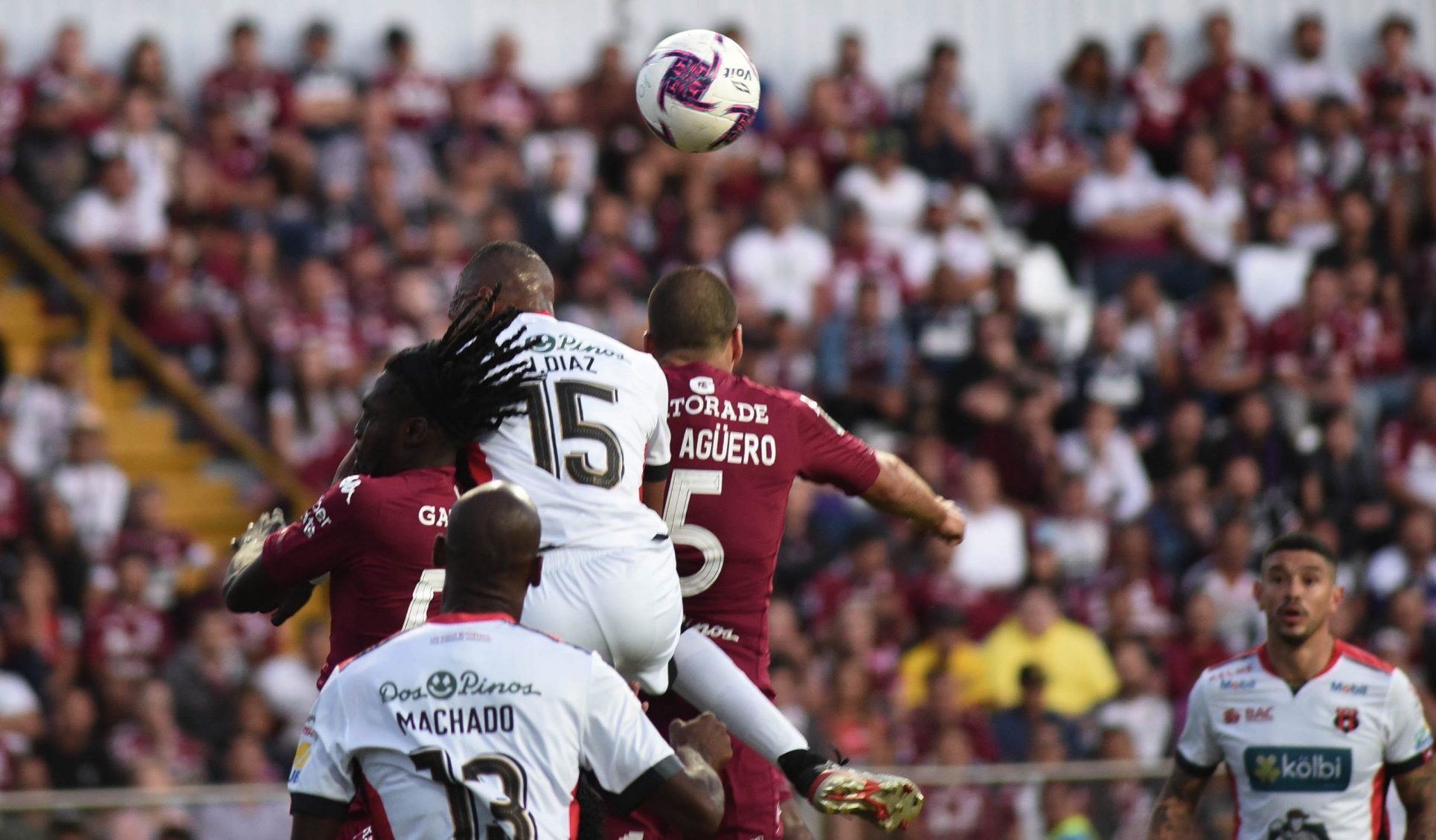 Jugadores costarricenses solicitan parar el fútbol debido al coronavirus