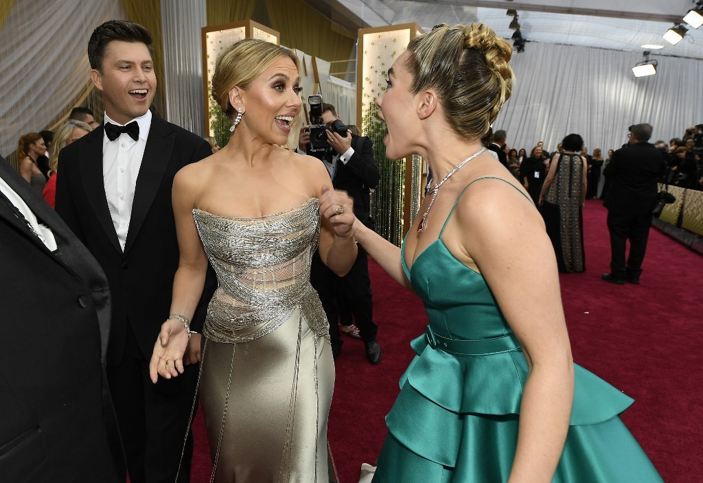 Estrellas desfilan por la alfombra roja del Óscar, criticado por falta de diversidad
