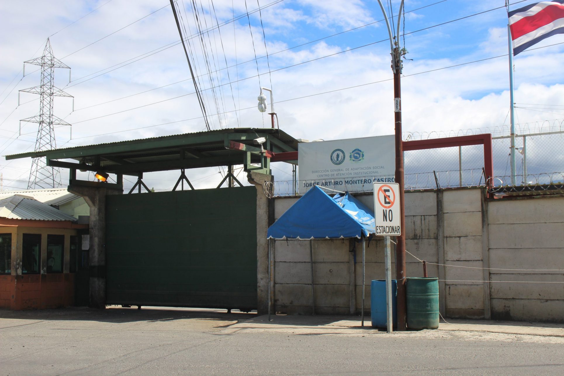 763 reos y funcionarios de cárcel en San Rafael en aislamiento por policía positivo con COVID-19