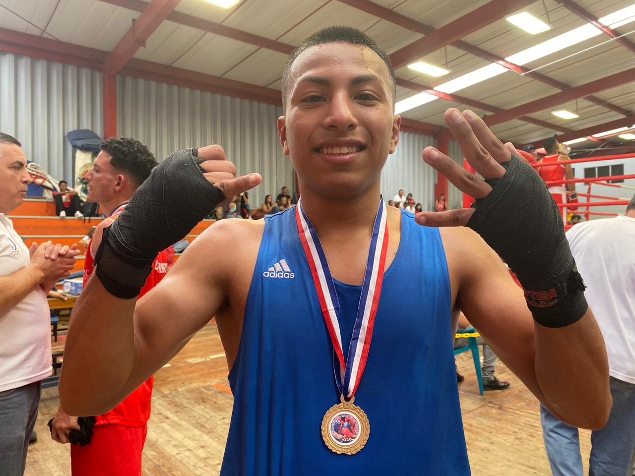 Boxeador Joseph Potoy consigue su sexto título nacional