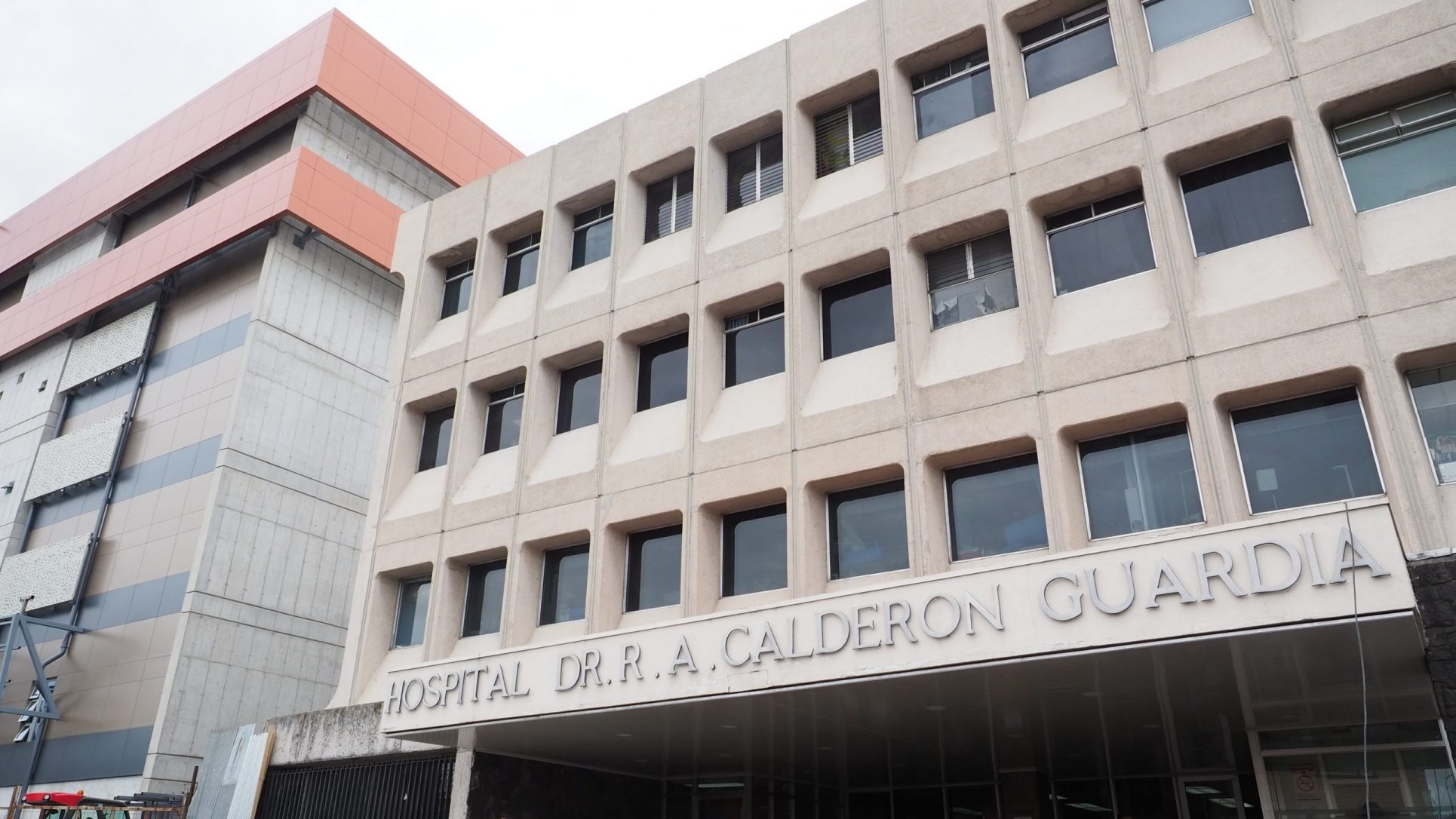 CCSS usaría nueva torre del hospital Calderón Guardia para pacientes con COVID-19