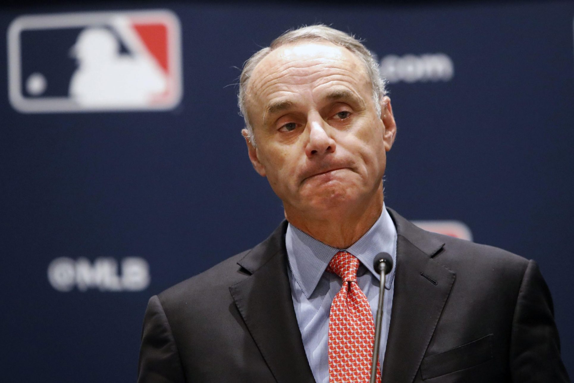 Polémica se enciende: Comisionado de beisbol llama “pedazo de metal” el trofeo de las Grandes Ligas