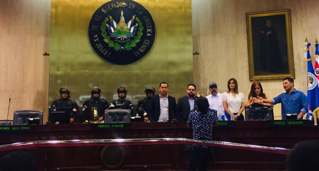Costa Rica pide respeto a la división de poderes en El Salvador ante presiones de Bukele al Congreso