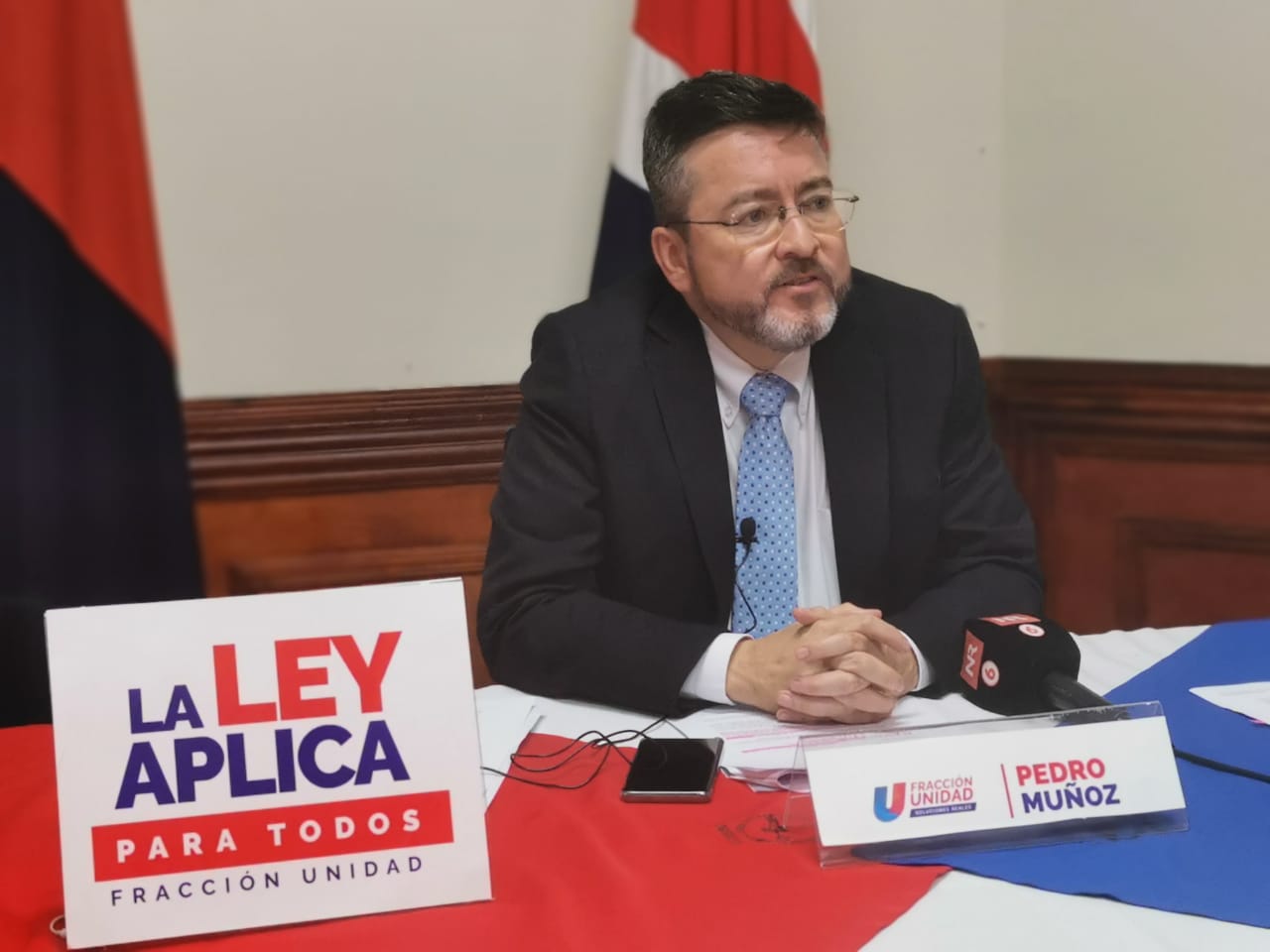 Pedro Muñoz advierte acciones legales contra presidente Alvarado por regla fiscal