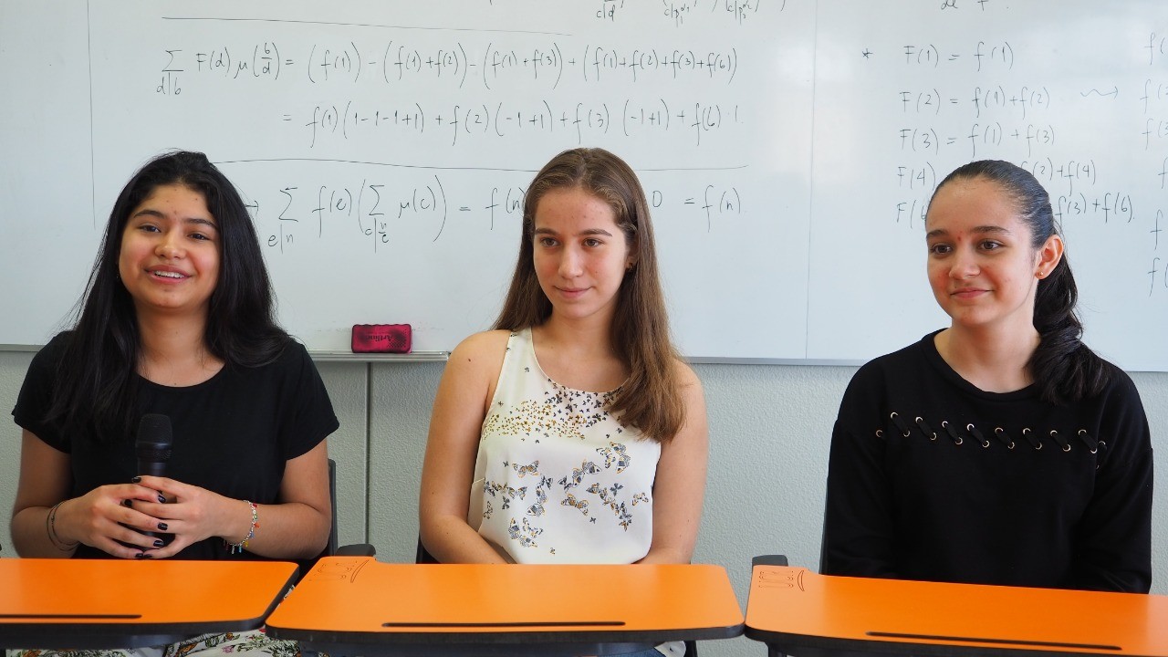 4 esforzadas colegialas buscan apoyo para llevar su pasión por las matemáticas hasta Holanda