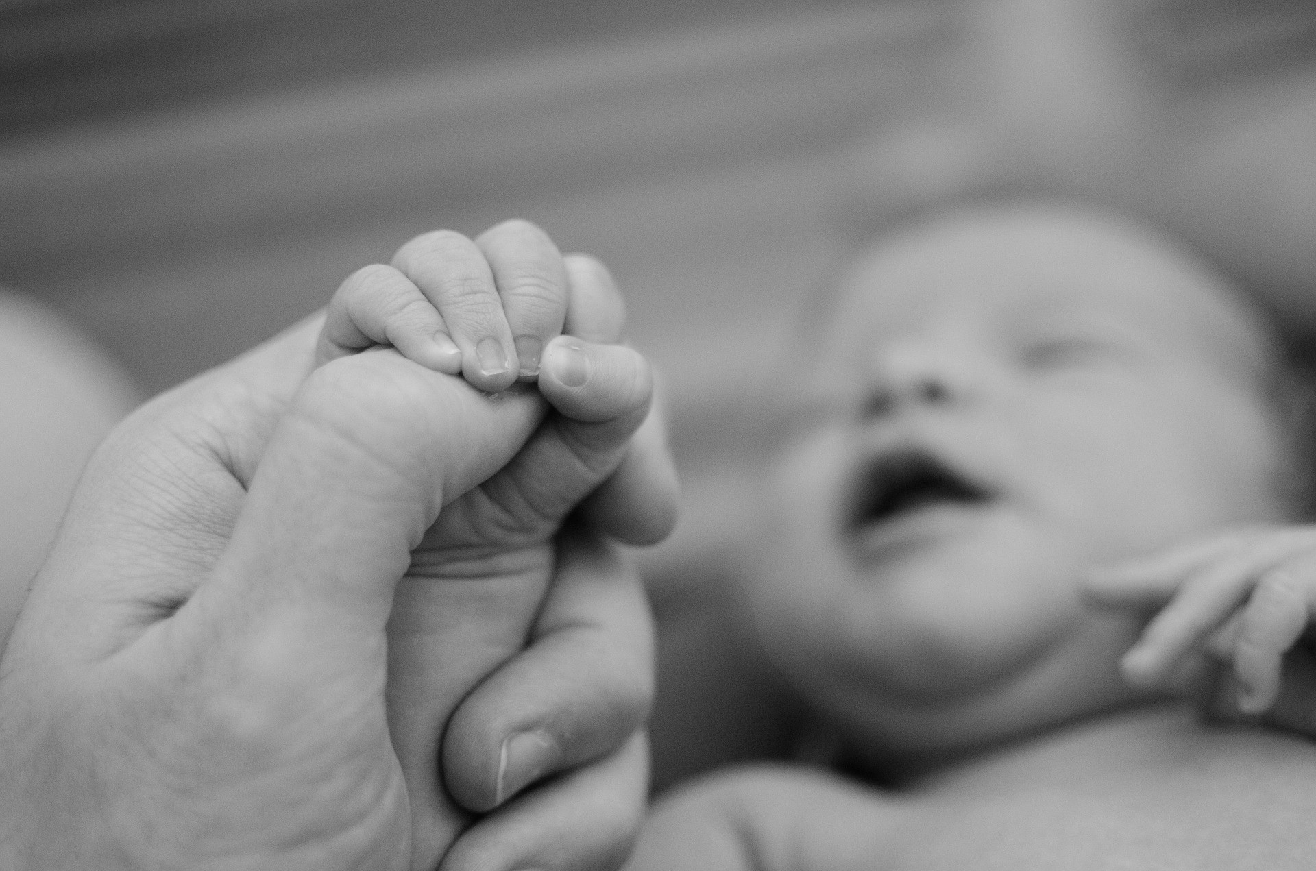 Licencia de paternidad ante muerte de madre en el parto: así funciona la ley que avanza en la Asamblea